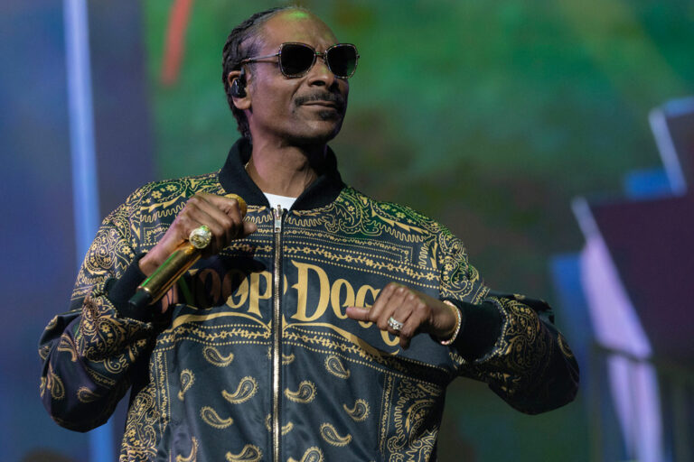Snoop Dogg portant des Cazal