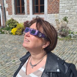 il faut se protéger avec des lunettes spécifiques